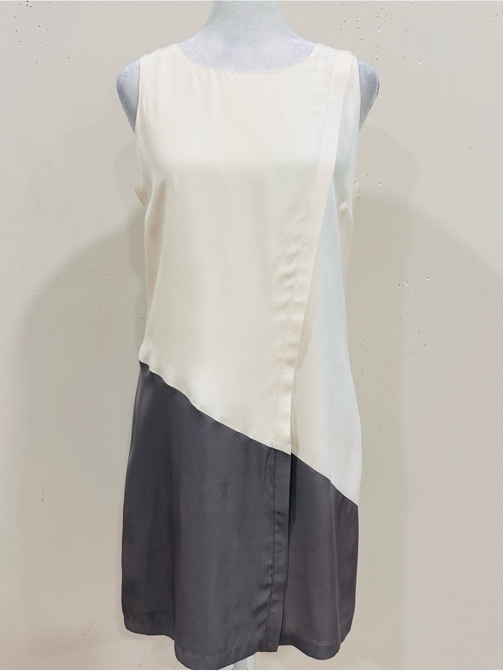 Julie Brown NYC 100% Silk Colorblock Dress Asymmetric Ivory Gray Shift Size 6